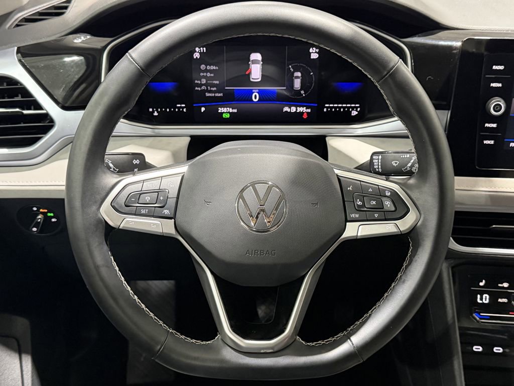 Used 2025 Volkswagen Taos SE FWD image 15