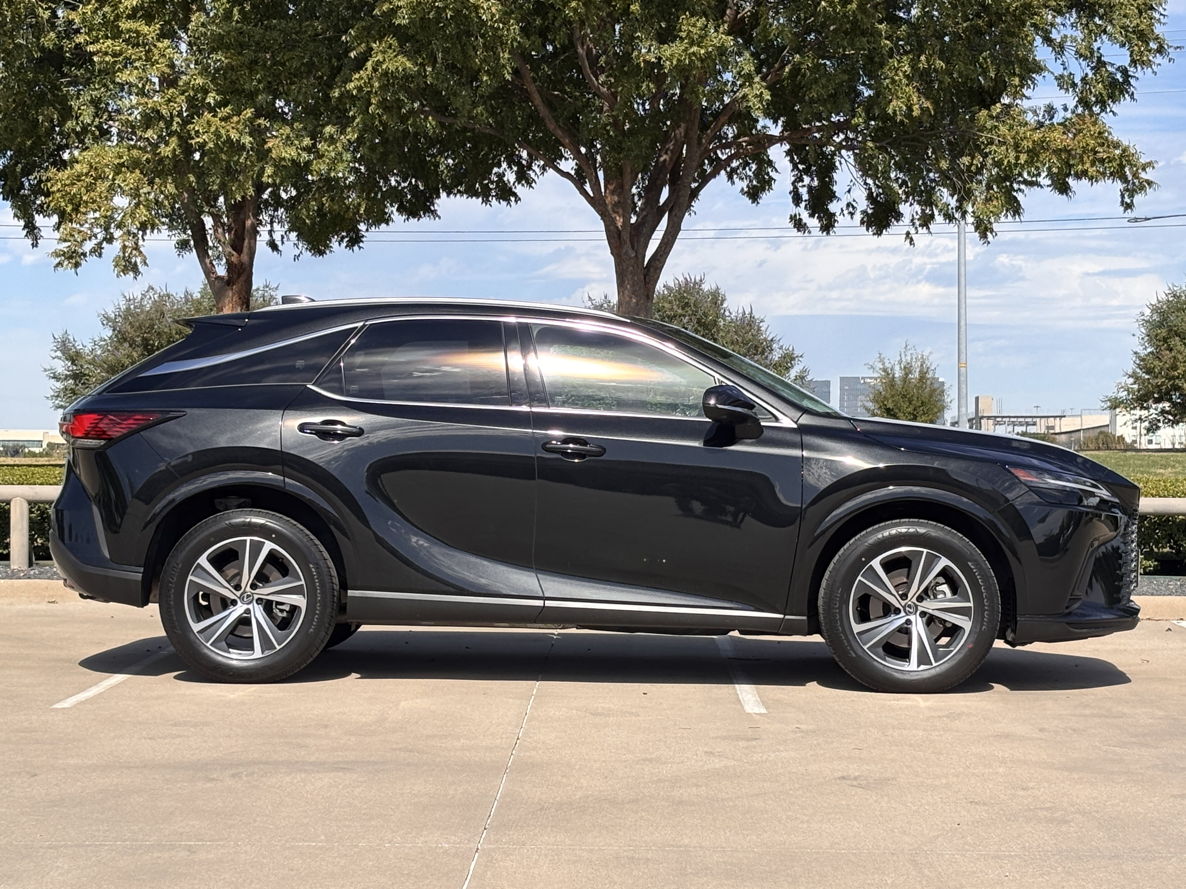 Used 2026 Lexus RX 350 Premium w/ Accessory Package (Z1) FWD image 3