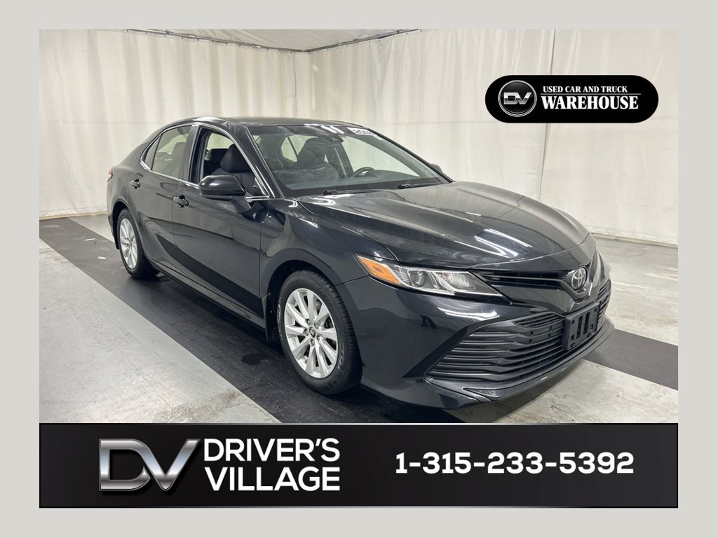 Used 2018 Toyota Camry LE FWD image 1