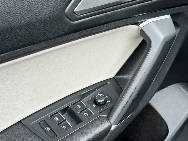 Used 2020 Volkswagen Tiguan SE image 17
