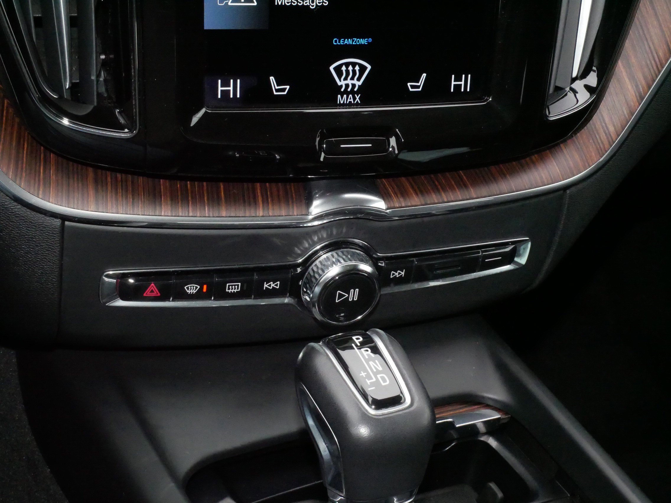 Used 2021 Volvo XC60 T5 Momentum w/ Premium Package image 23