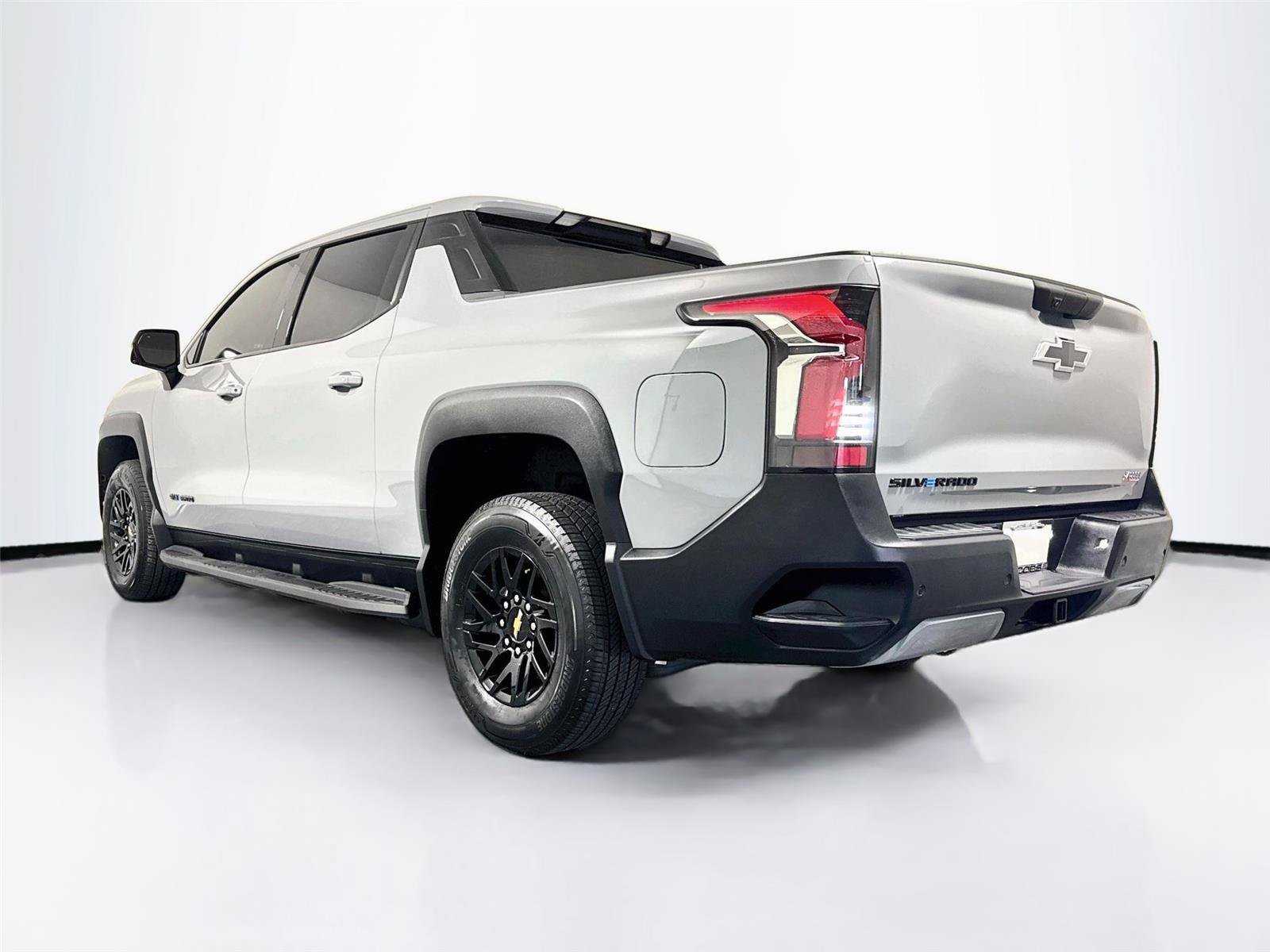 Used 2026 Chevrolet Silverado EV LT AWD/4WD image 3