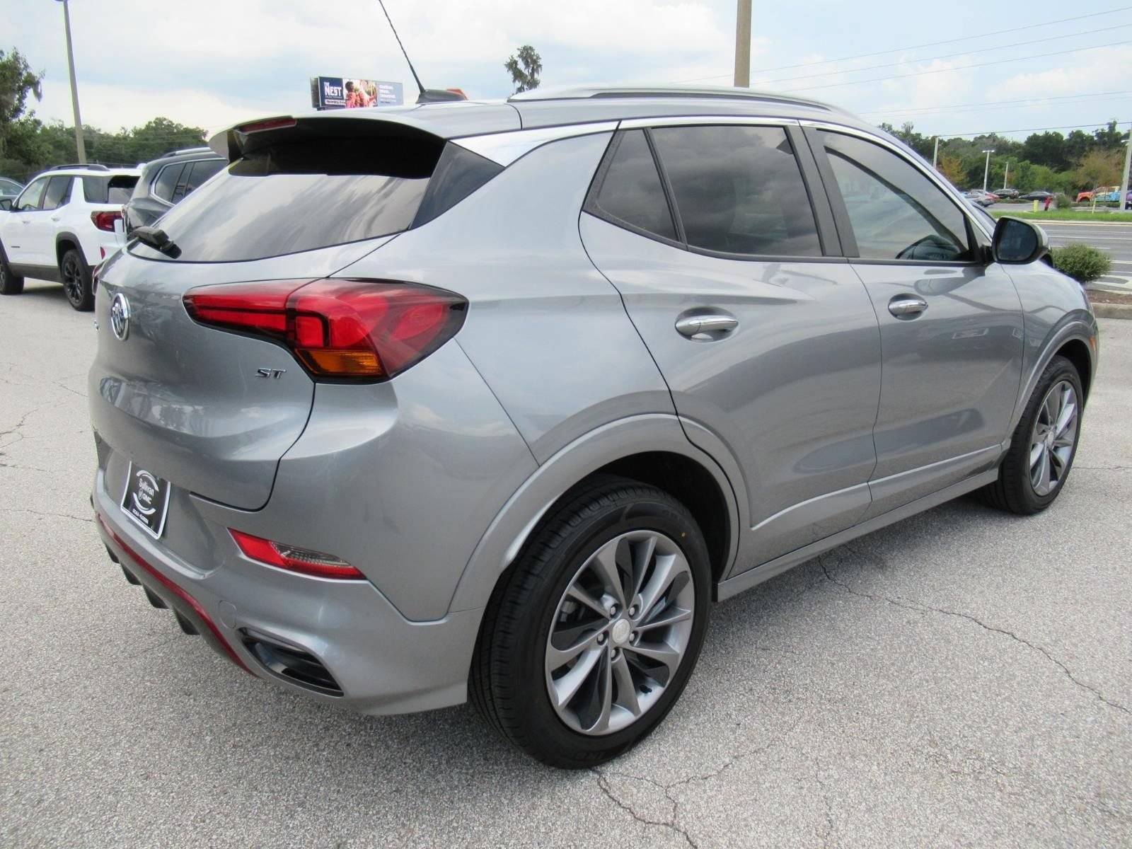 Used 2023 Buick Encore GX Select w/ Sport Touring Package FWD image 7