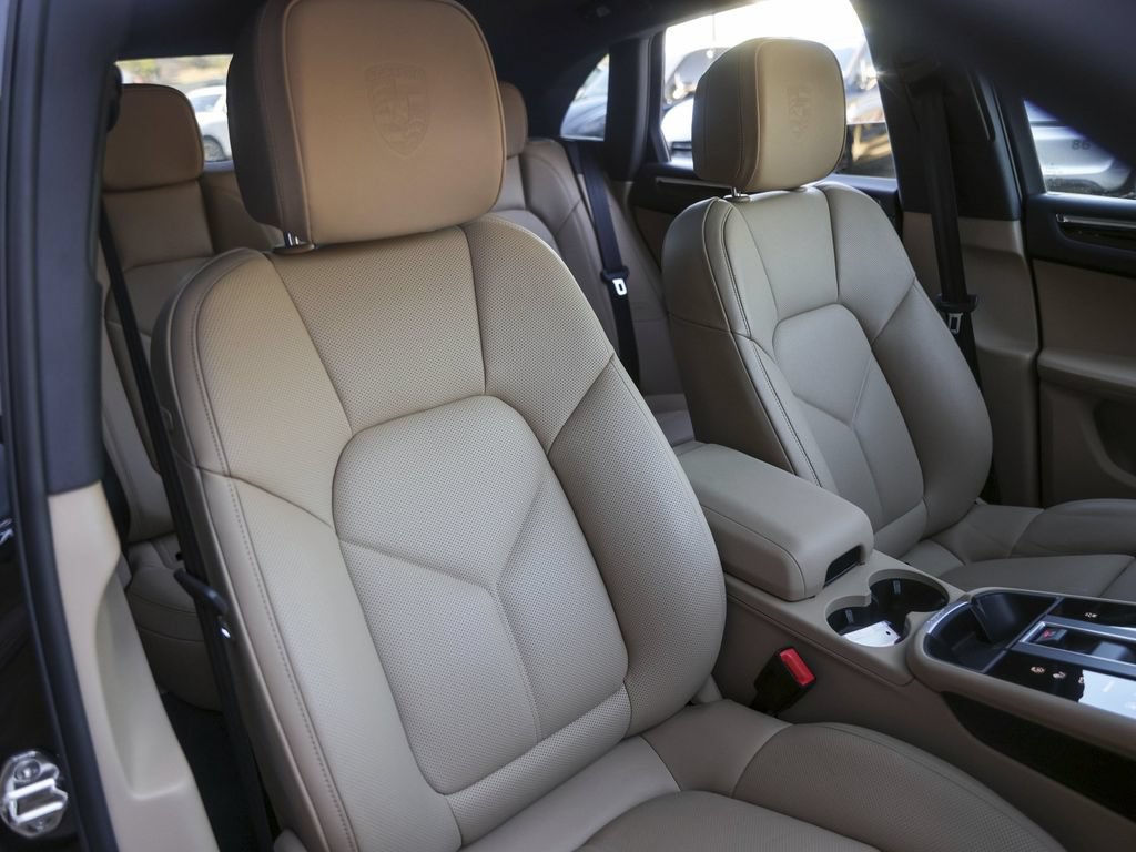 Certified 2026 Porsche Macan AWD/4WD image 37