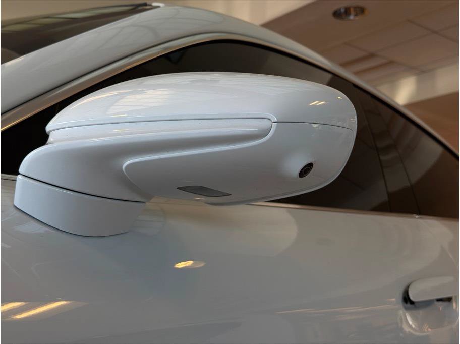 Used 2024 Porsche Taycan 4S AWD/4WD image 32