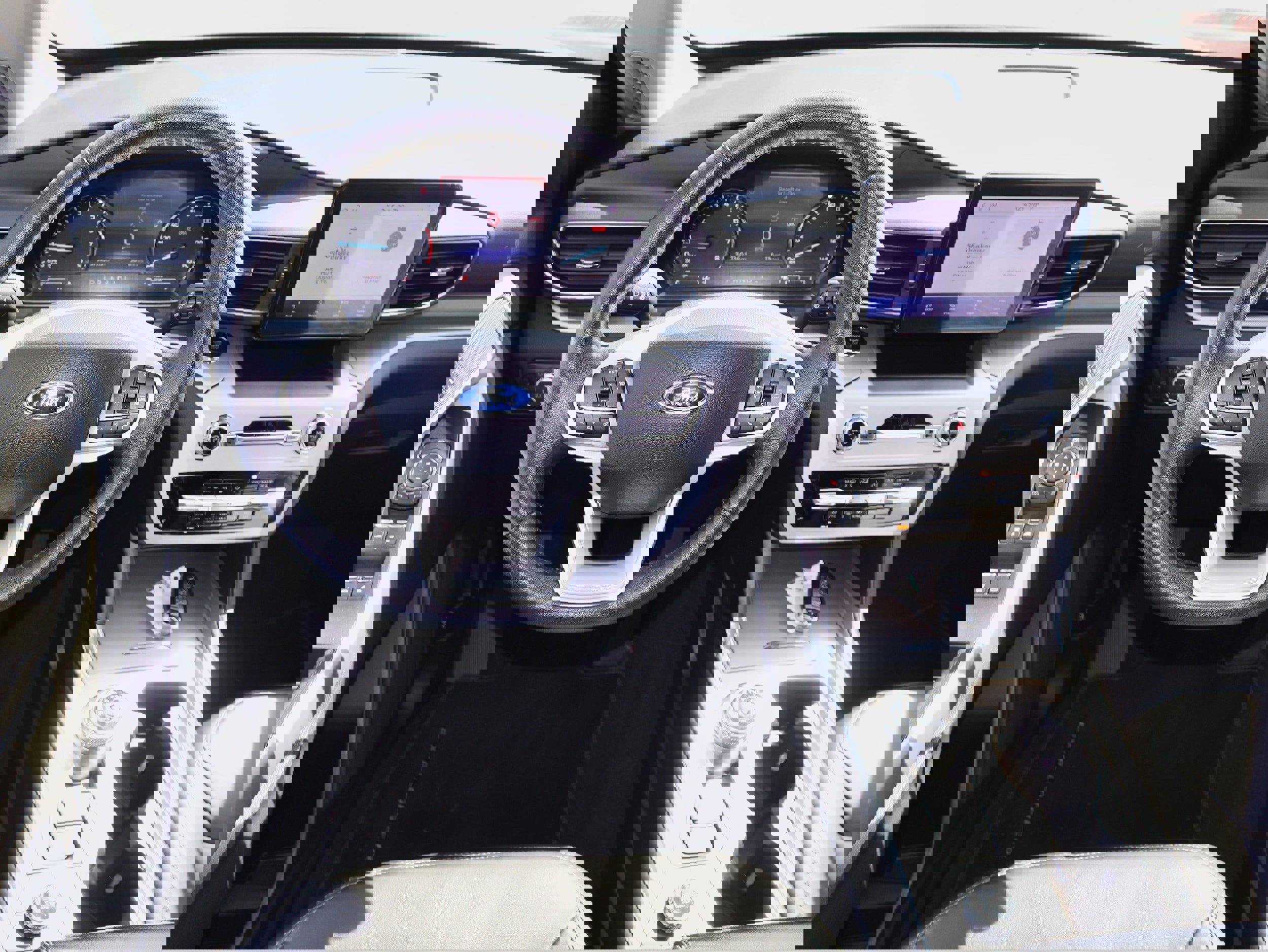 Used 2022 Ford Explorer XLT w/ Equipment Group 202A image 18