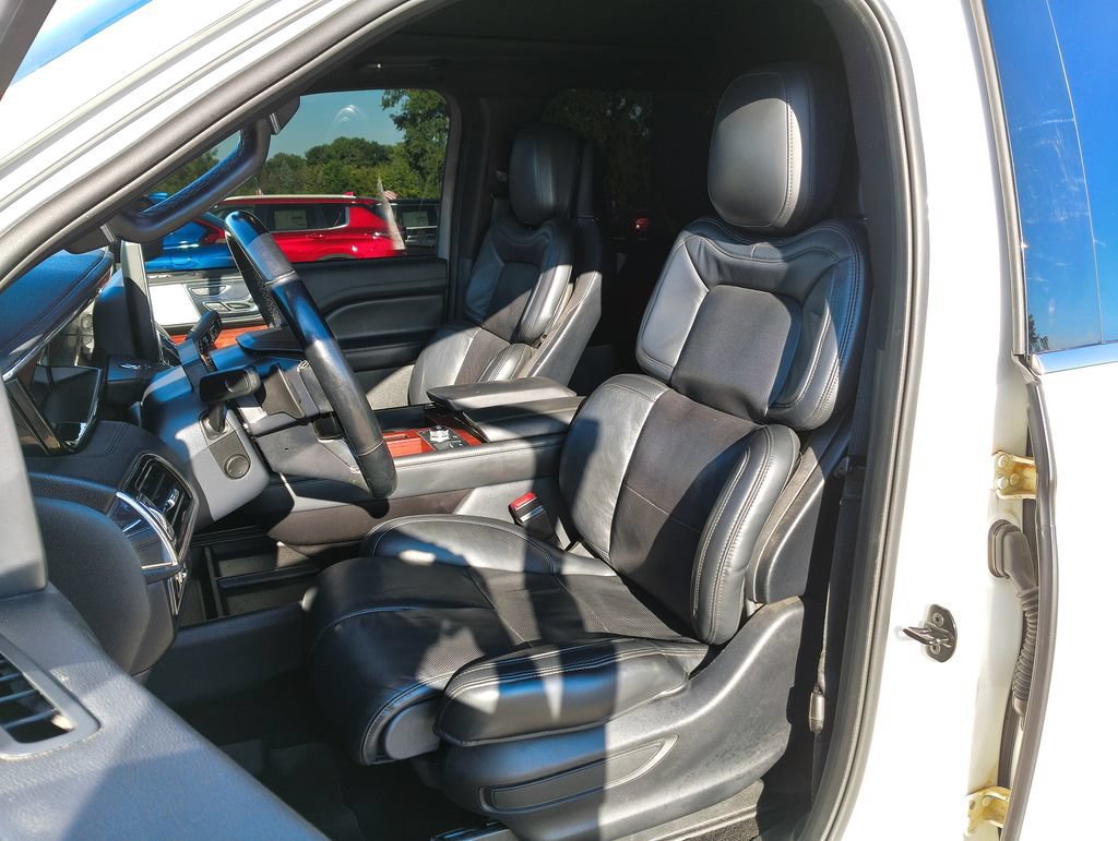 Used 2024 Lincoln Navigator L Reserve w/ Equipment Group 201A AWD/4WD image 10