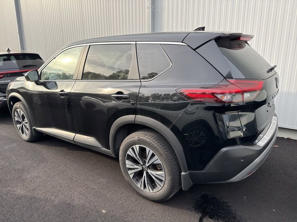 Used 2023 Nissan Rogue SV image 6