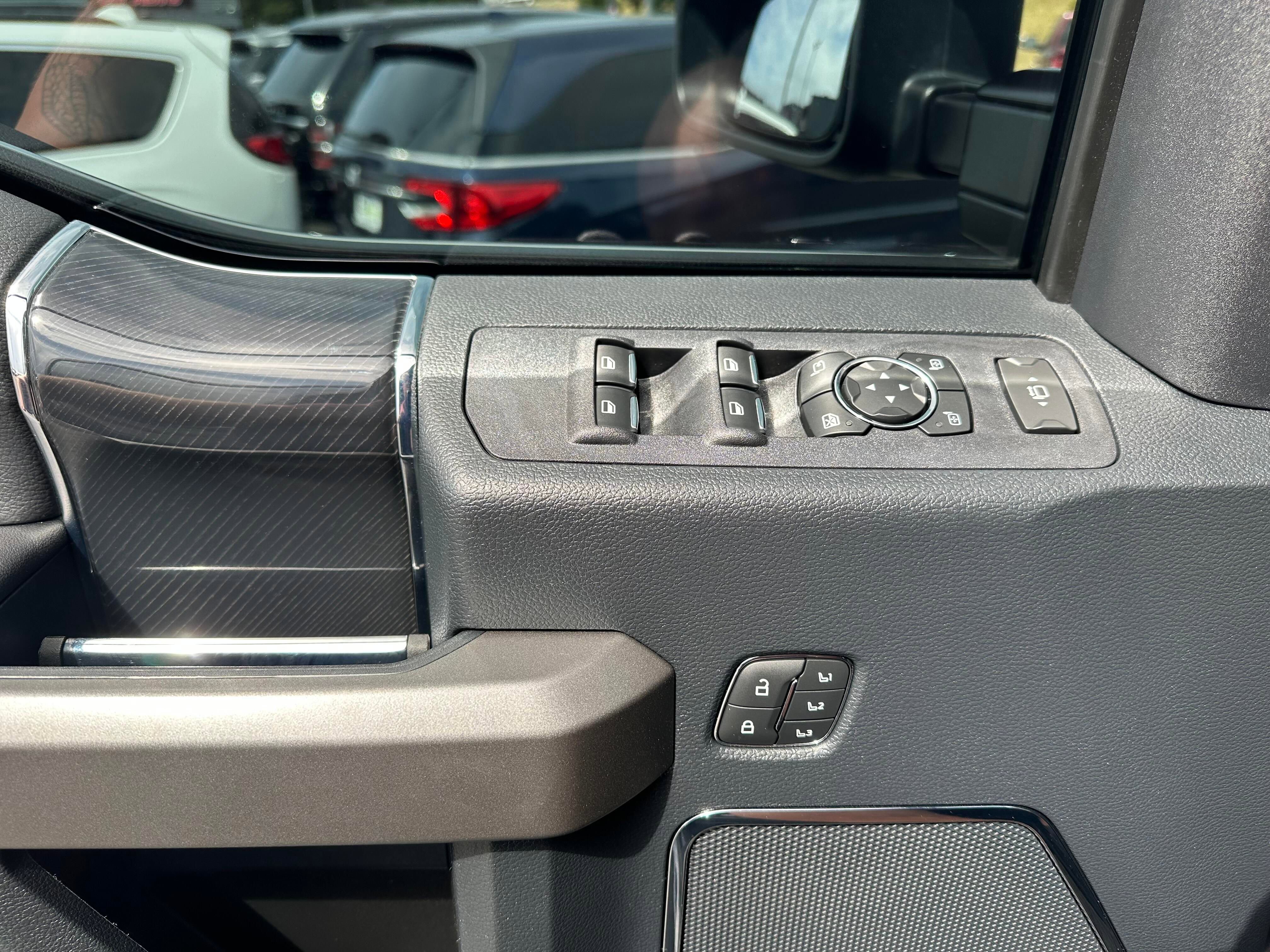 Used 2022 Ford F250 Platinum w/ FX4 Off-Road Package image 30