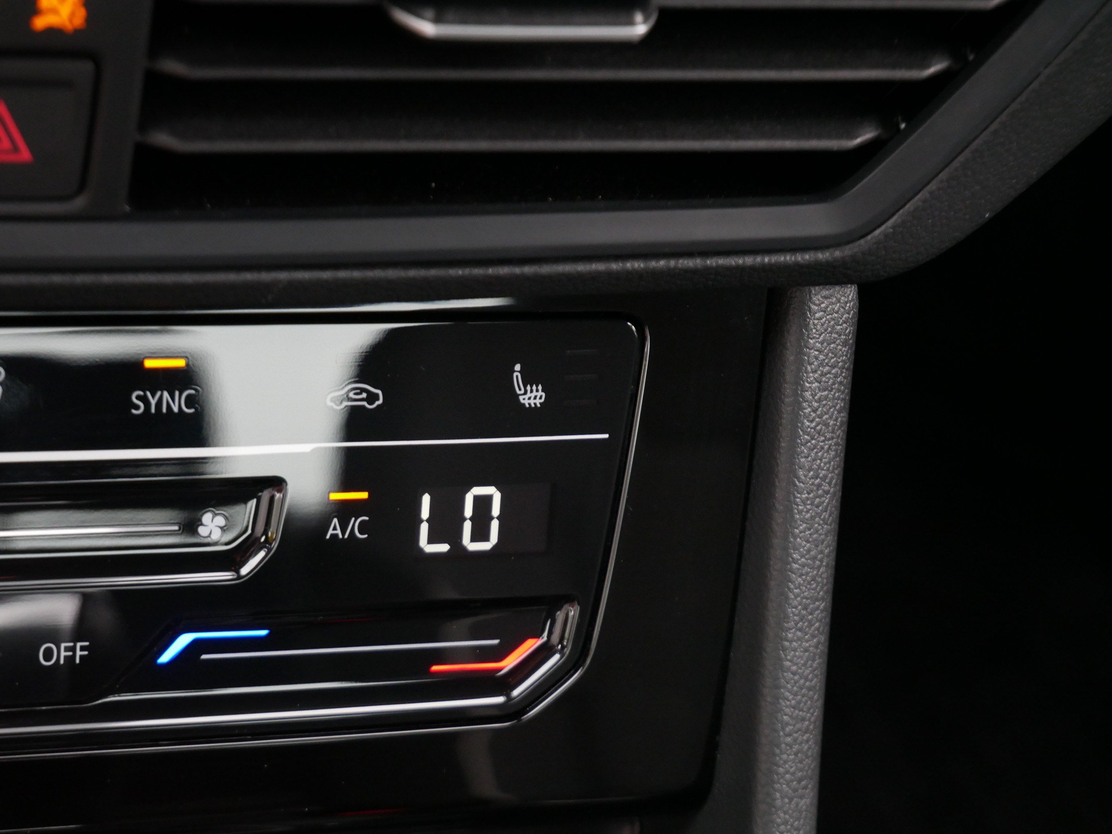 Certified 2025 Volkswagen Jetta Sport FWD image 27