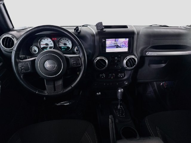 Used 2016 Jeep Wrangler Unlimited Sahara AWD/4WD image 16