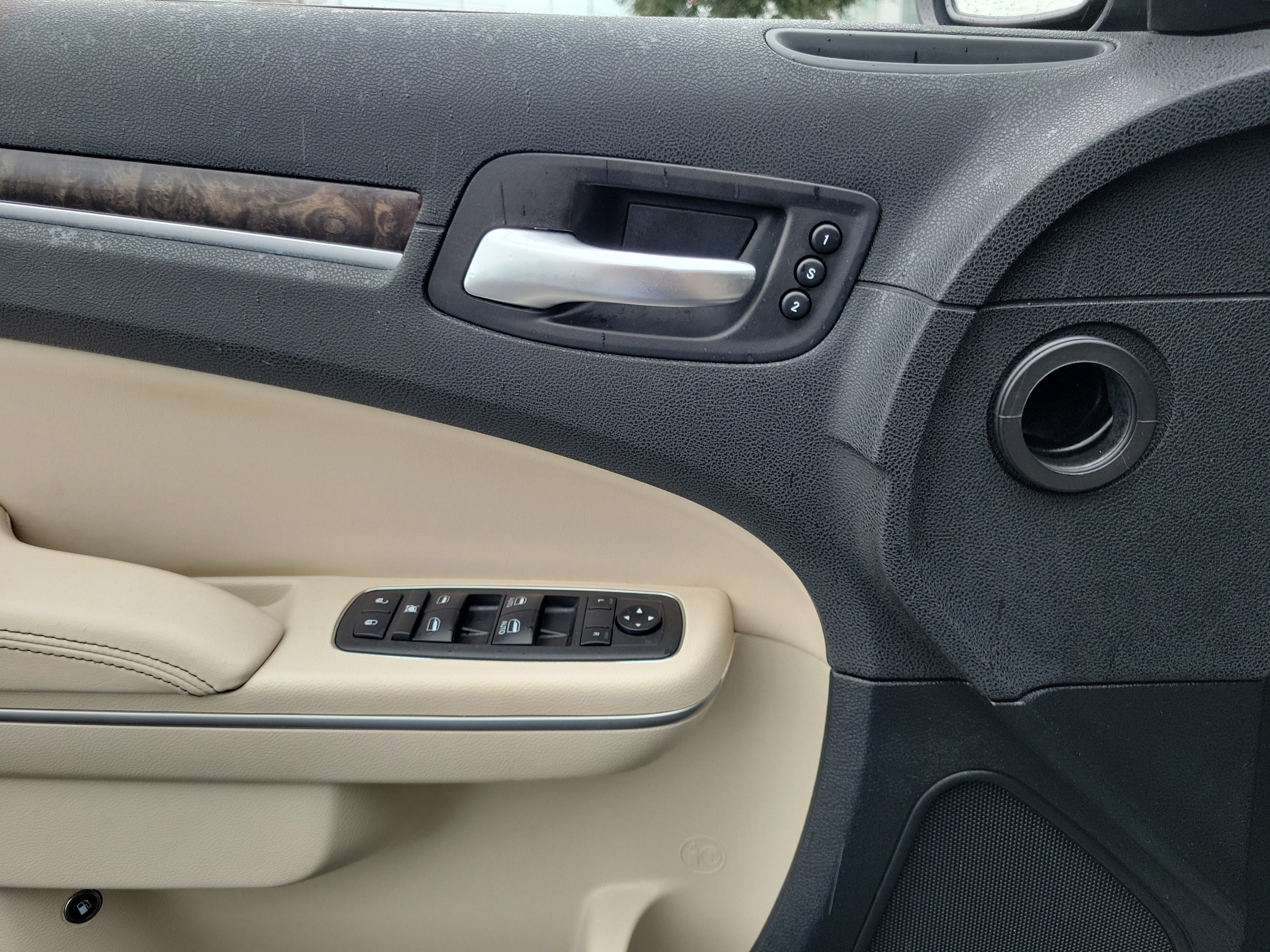 Used 2019 Chrysler 300 Limited RWD image 17