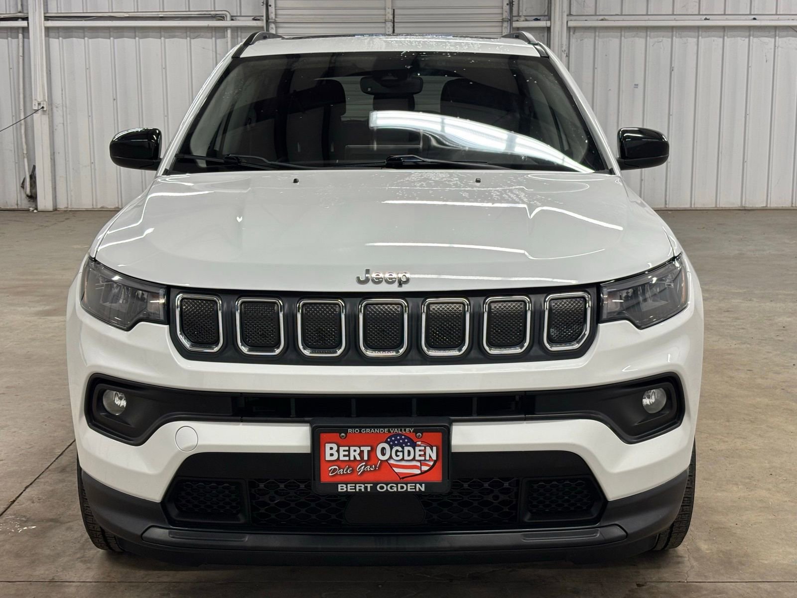Used 2022 Jeep Compass Latitude w/ Sun and Sound Group AWD/4WD image 2