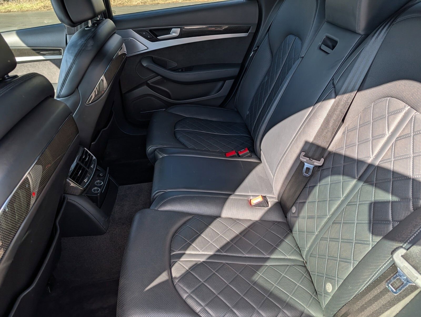 Used 2015 Audi S8 w/ S8 Cold Weather Package image 21