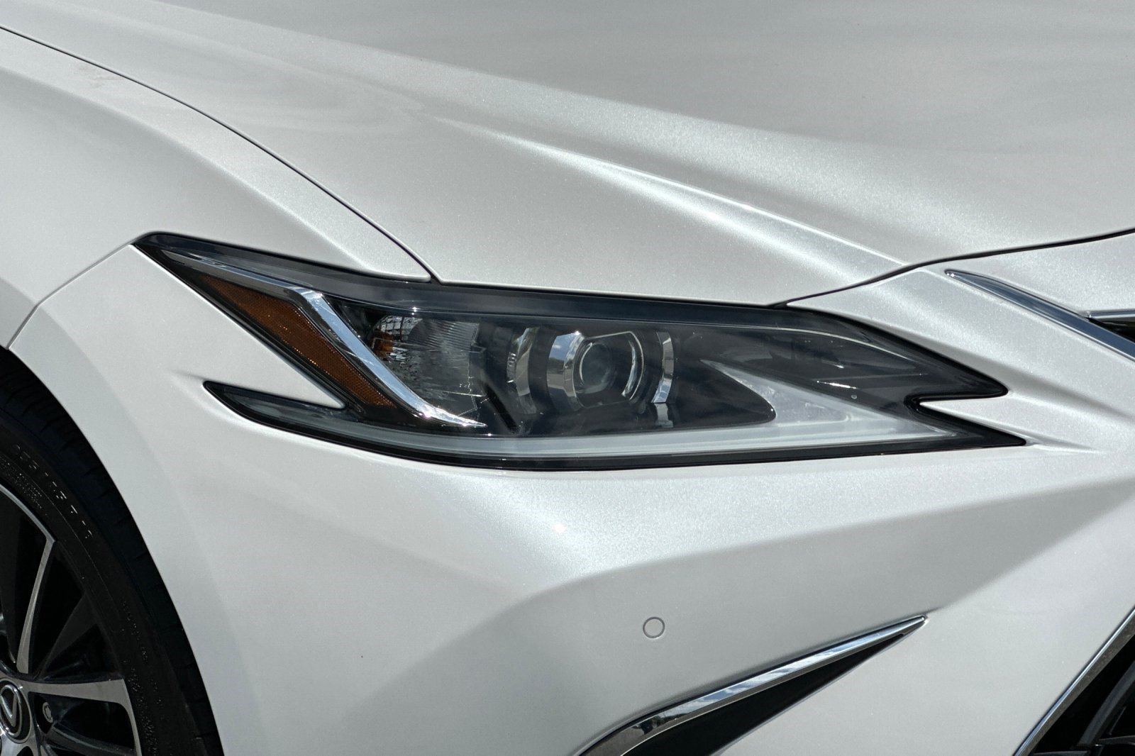 Certified 2024 Lexus ES 300h w/ Premium Package FWD image 13