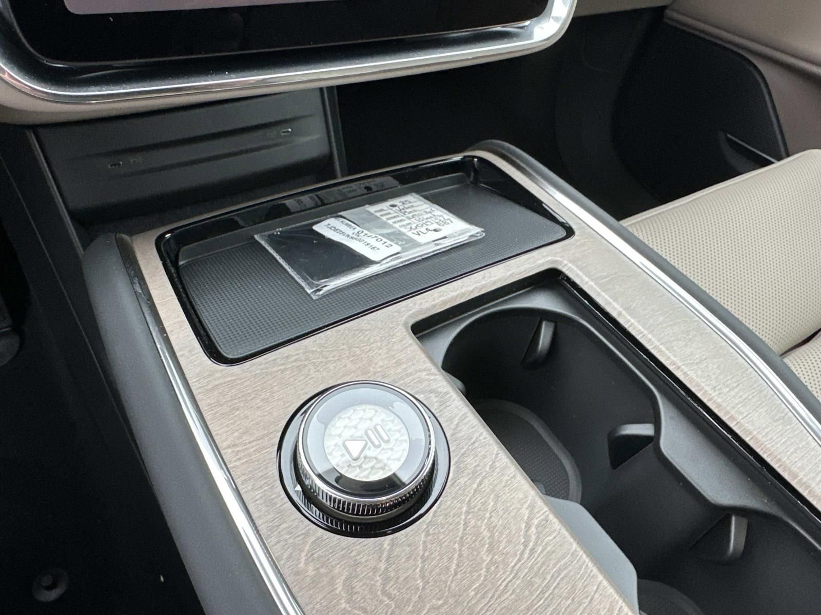 New 2025 Volvo EX90 Plus w/ Protection Package Premier image 20