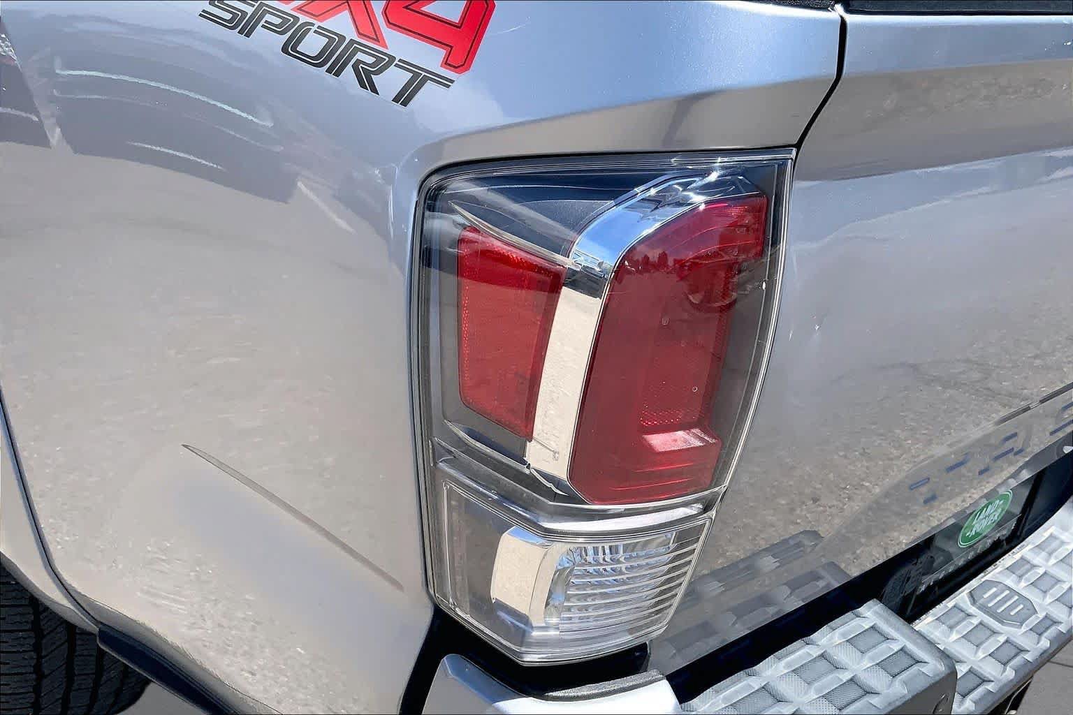 Used 2020 Toyota Tacoma TRD Sport w/ Technology Package AWD/4WD image 28