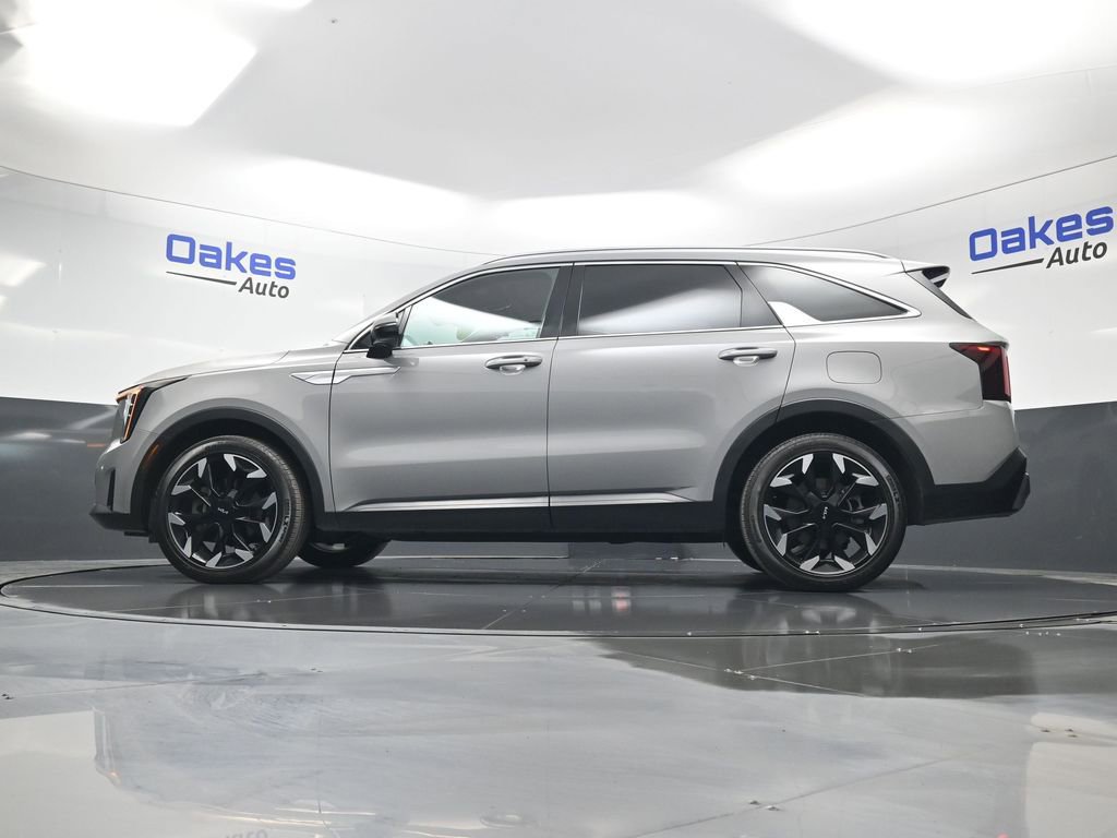 Certified 2024 Kia Sorento EX w/ Panoramic Sunroof Package image 45