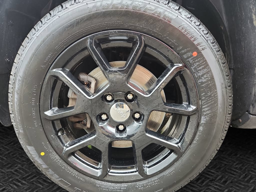 Used 2020 Jeep Renegade Latitude AWD/4WD image 12