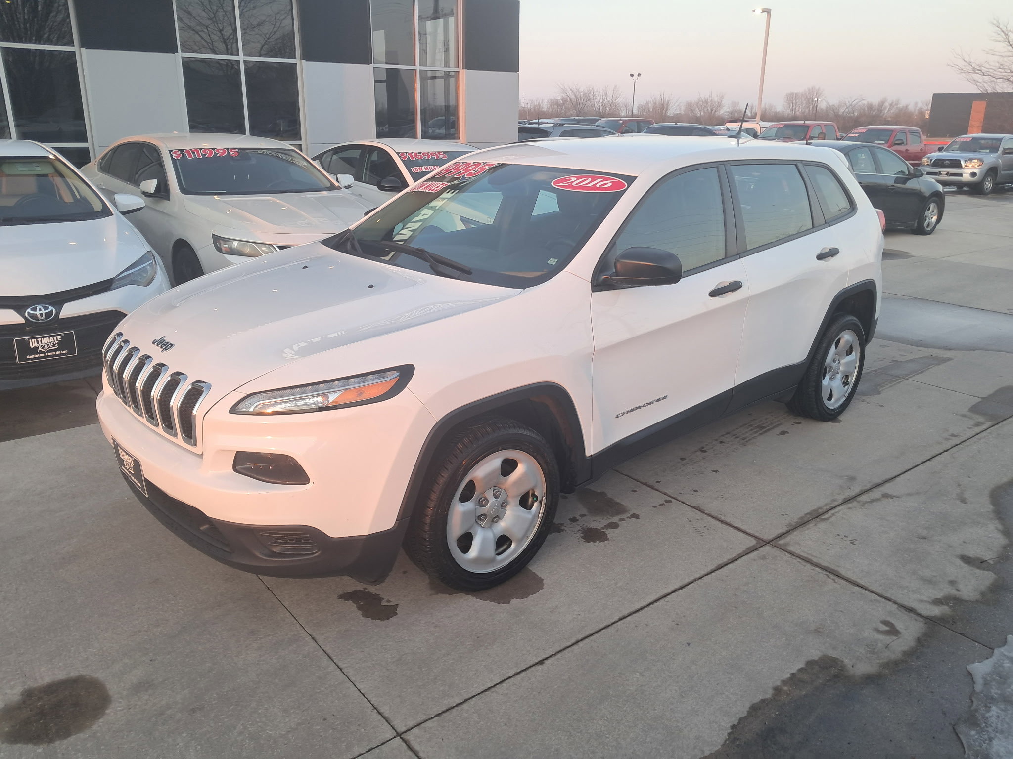 Used 2016 Jeep Cherokee Sport w/ Cold Weather Group FWD image 1