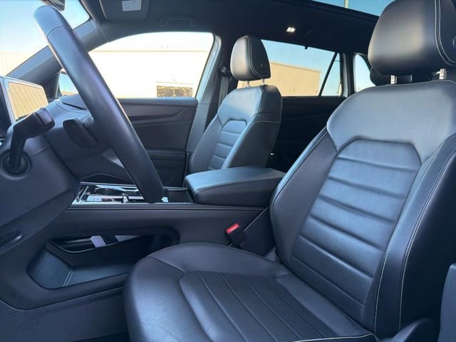 Used 2024 Volkswagen Atlas Cross Sport SEL R-Line image 16