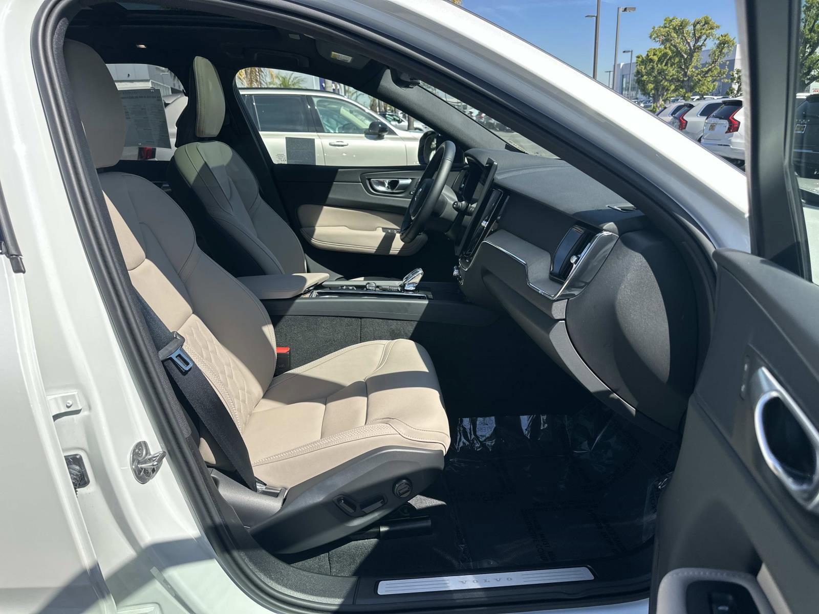 Certified 2026 Volvo XC60 B5 Plus w/ Protection Package Premier image 25