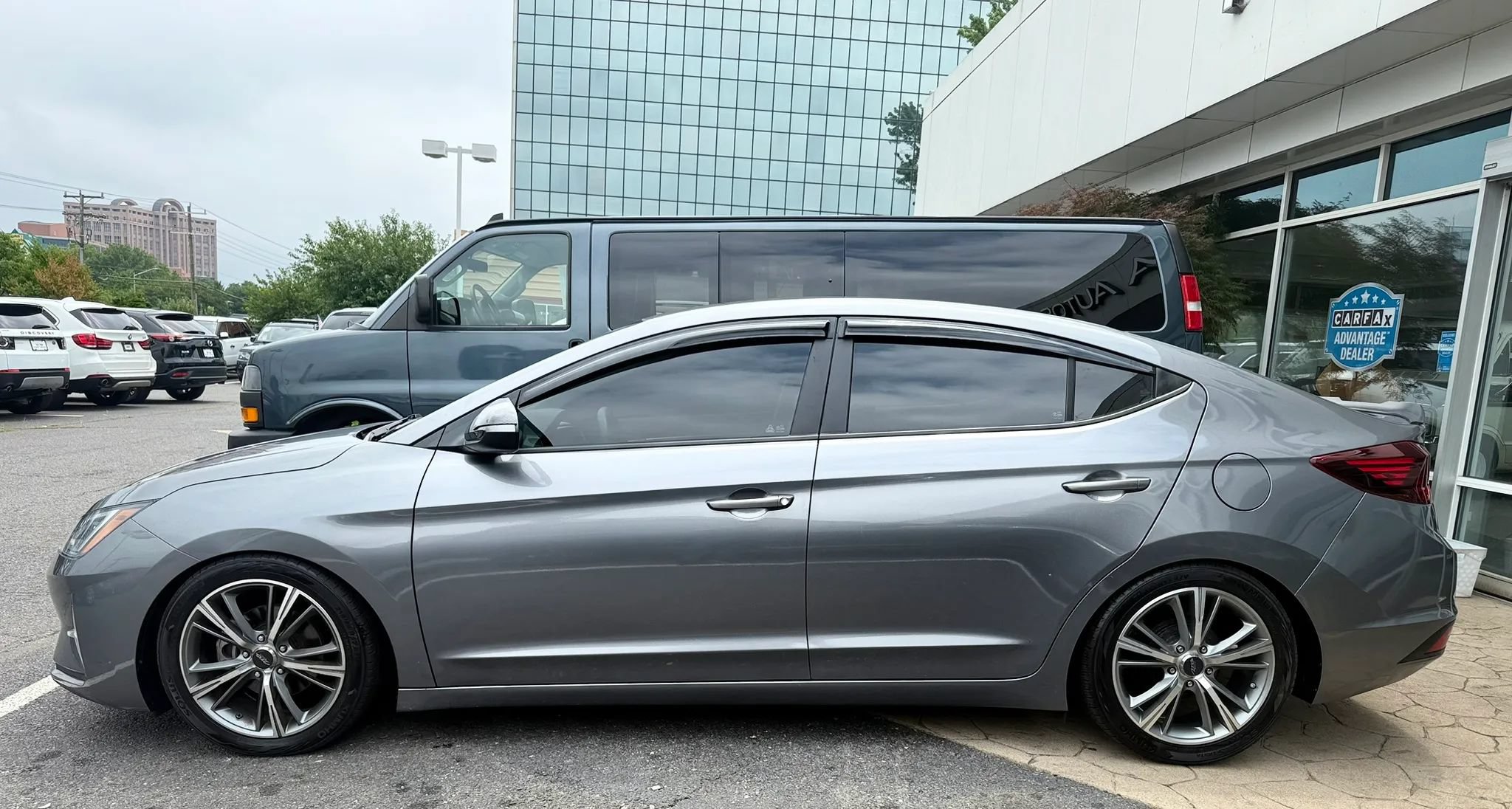 Used 2019 Hyundai Elantra SE w/ Cargo Package FWD image 4