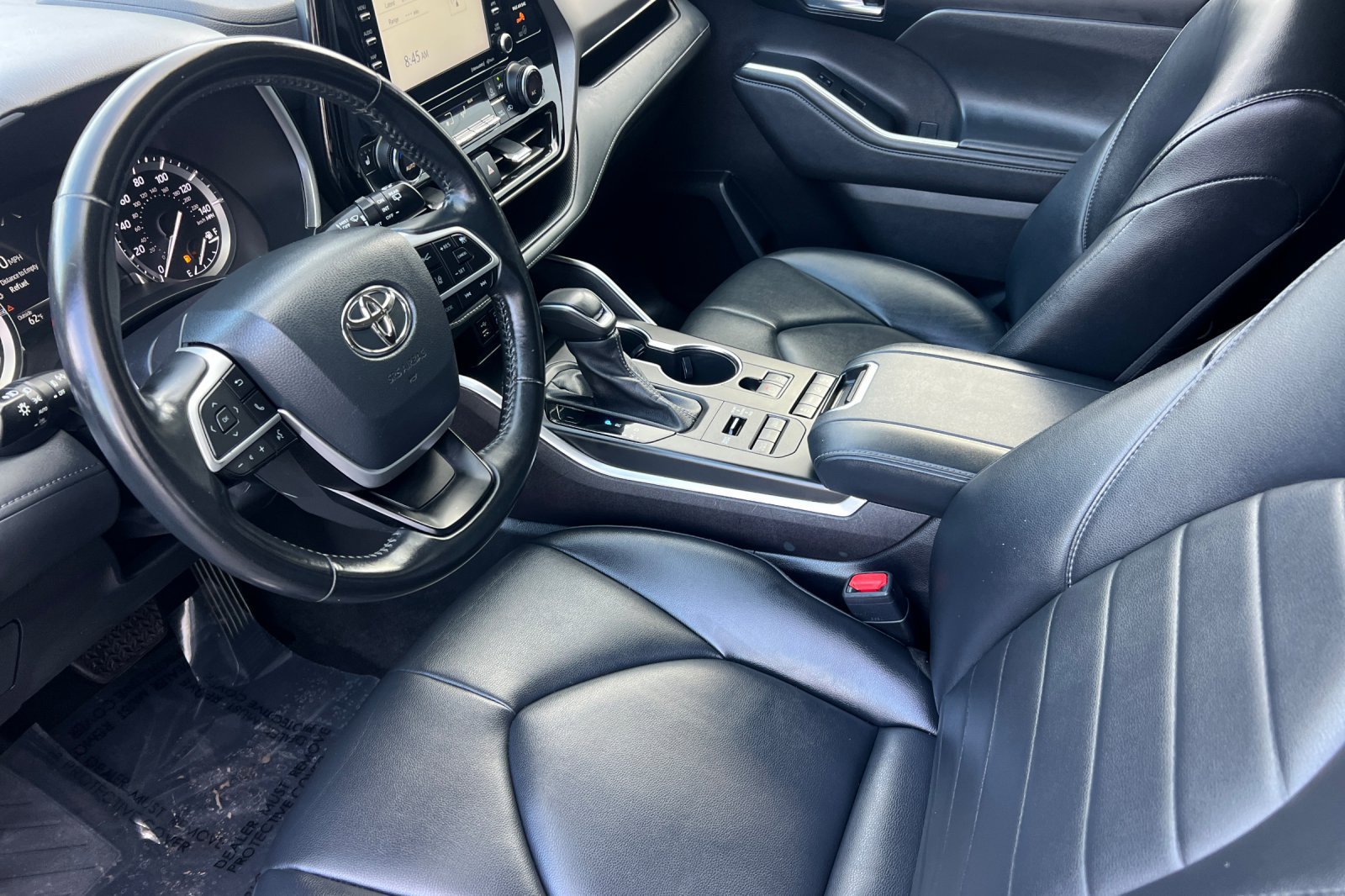 Used 2022 Toyota Highlander XLE AWD/4WD image 10