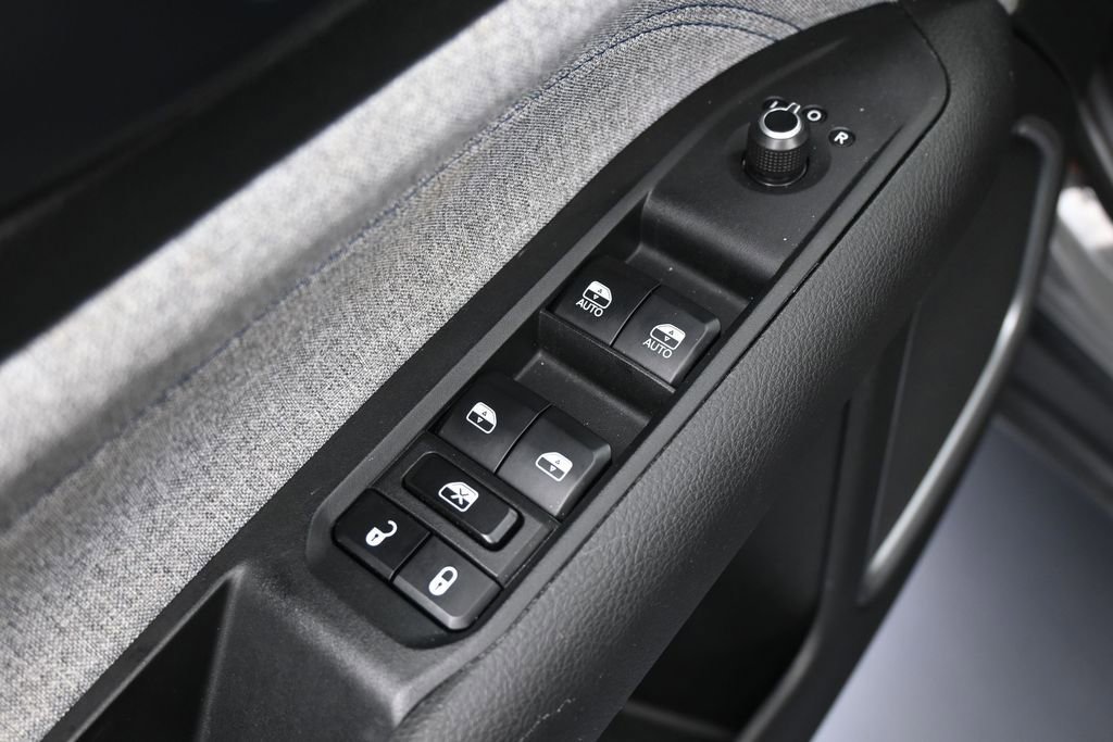 Used 2023 Jeep Compass Latitude AWD/4WD image 13