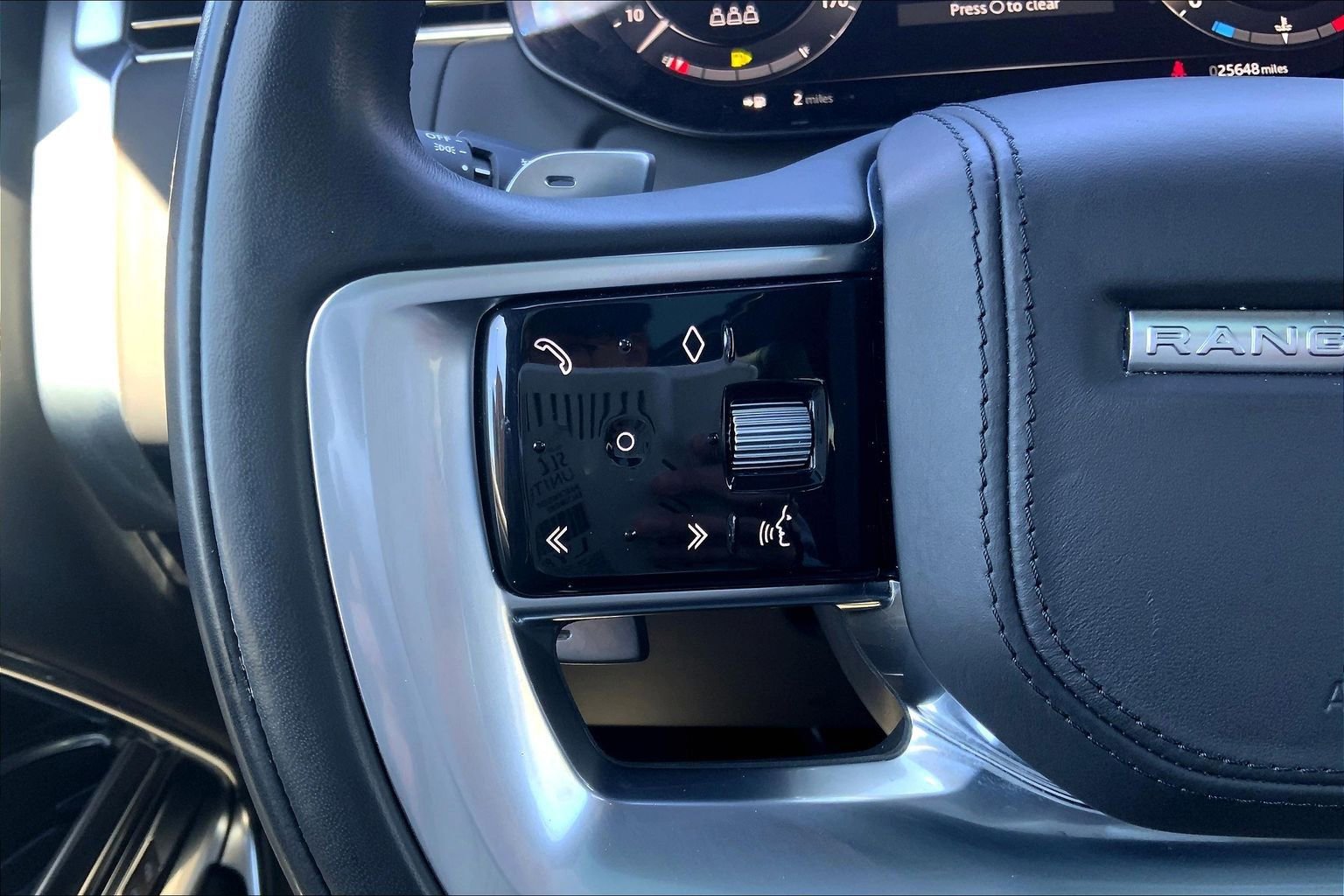 Used 2023 Land Rover Range Rover SE image 23