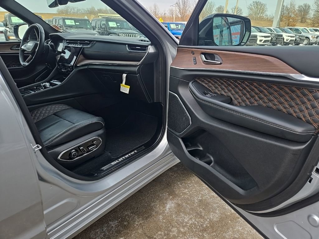 Used 2025 Jeep Grand Cherokee Summit image 76