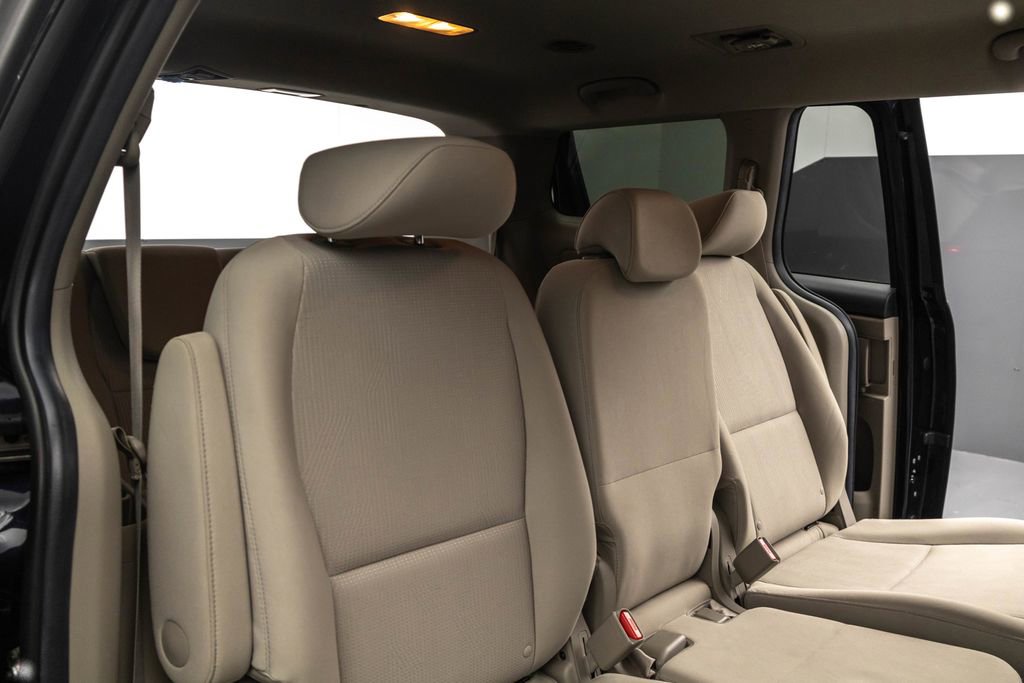 Used 2021 Kia Sedona LX image 27