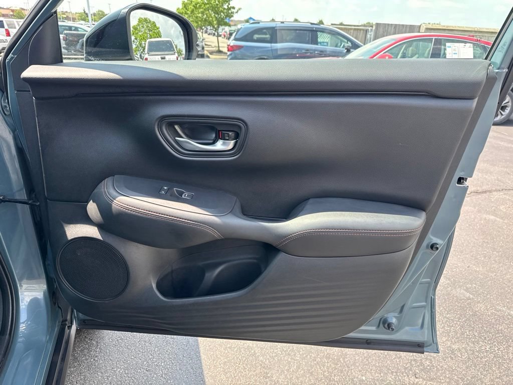 Certified 2025 Honda HR-V Sport image 37