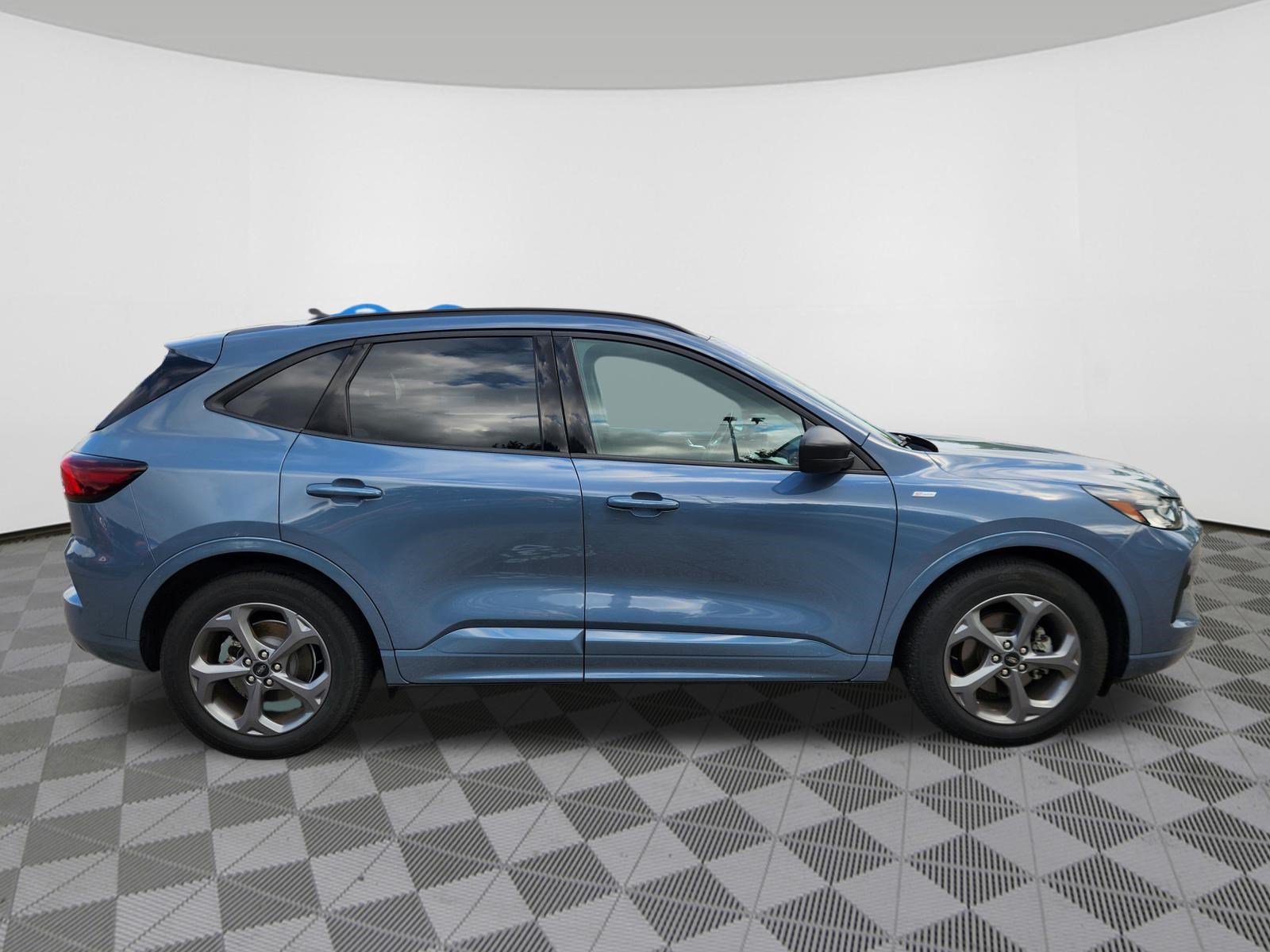 Used 2024 Ford Escape ST-Line w/ Tech Pack #1 FWD image 6