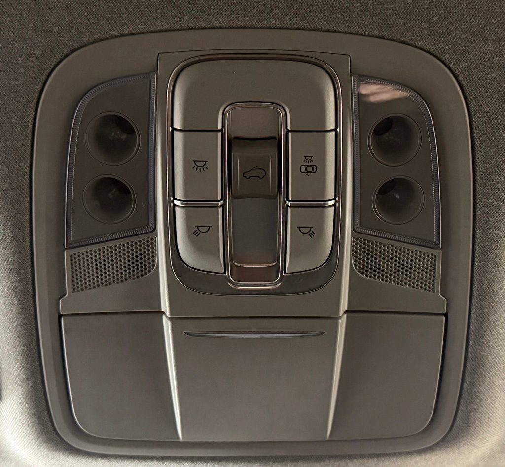 Used 2019 Hyundai Santa Fe Limited AWD/4WD image 23