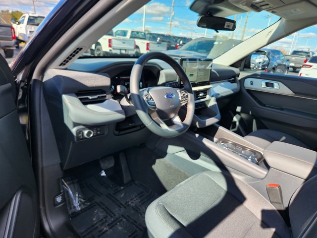 New 2026 Ford Explorer Active image 2