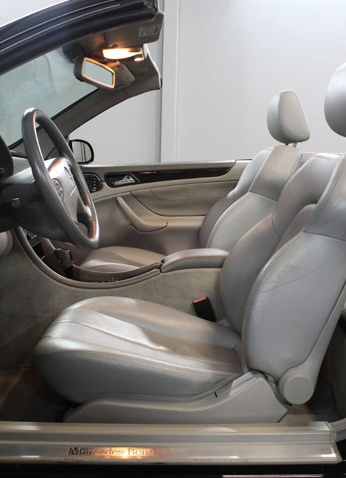 Used 2001 Mercedes-Benz CLK 320 Cabriolet image 10