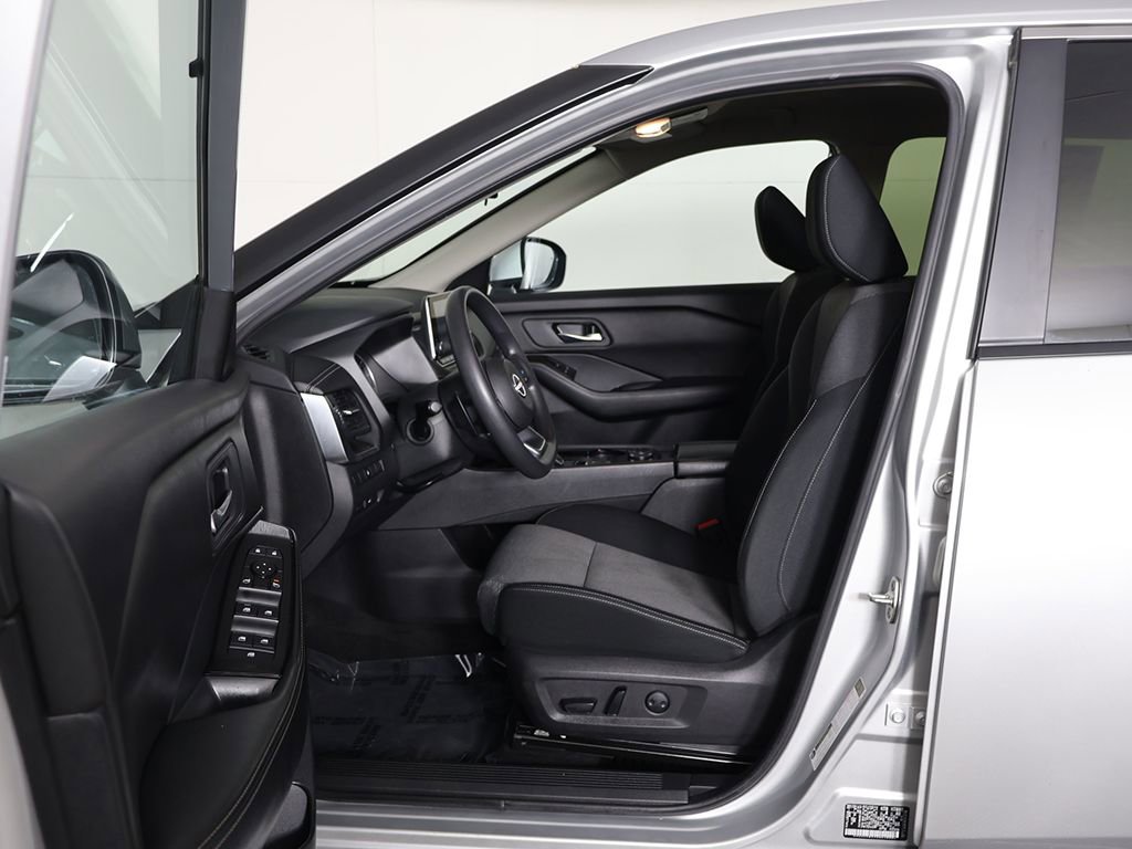 Used 2024 Nissan Rogue SV image 26