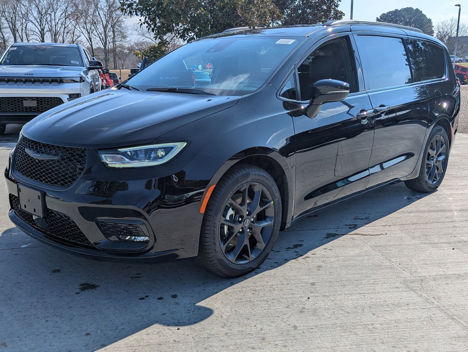 New 2026 Chrysler Pacifica Select image 1