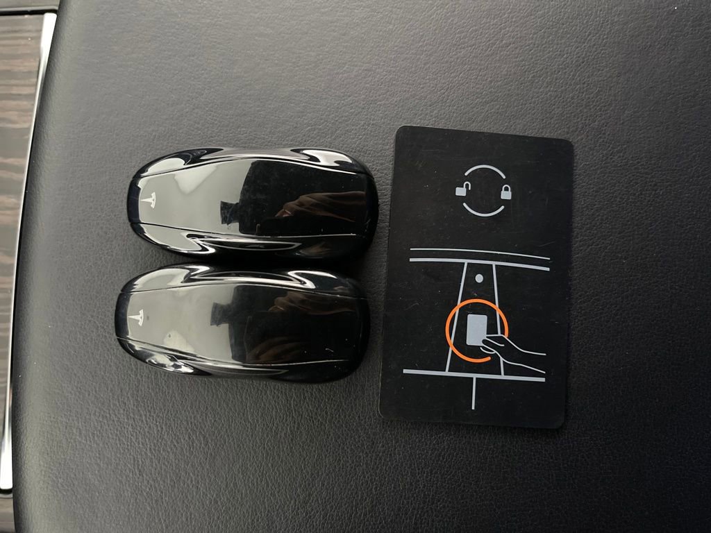 Used 2022 Tesla Model S image 23