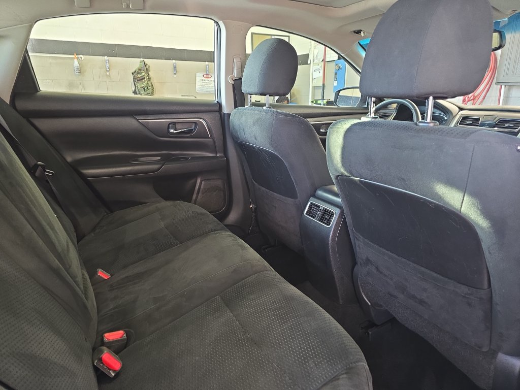 Used 2015 Nissan Altima 2.5 SV w/ Convenience Package FWD image 11