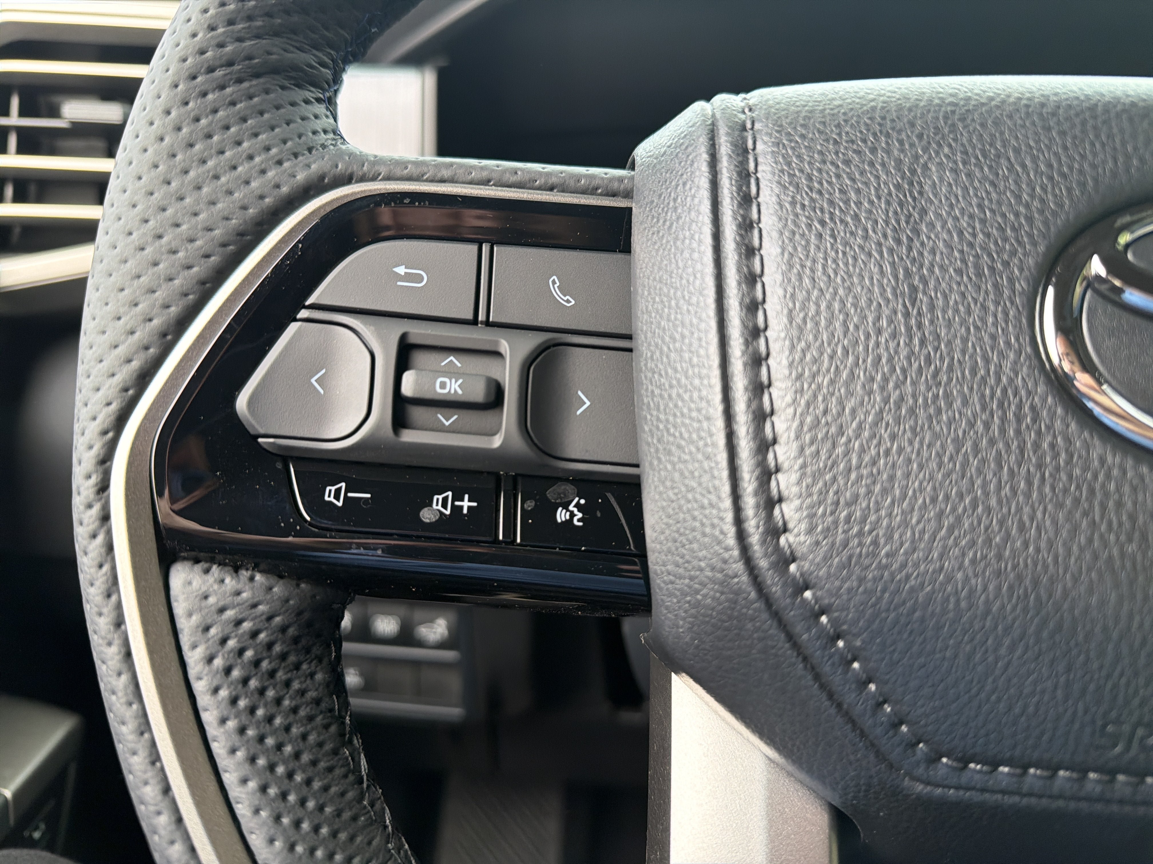 New 2026 Toyota Sequoia Platinum AWD/4WD image 22