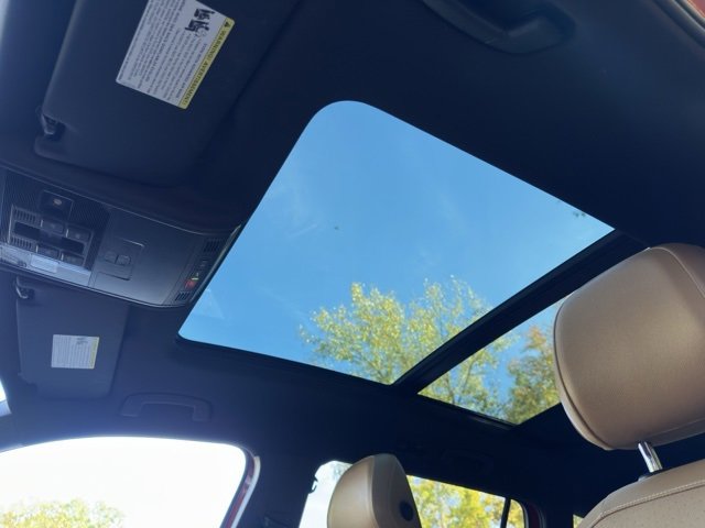 Used 2022 Volkswagen Tiguan SE w/ Panoramic Sunroof Package image 19