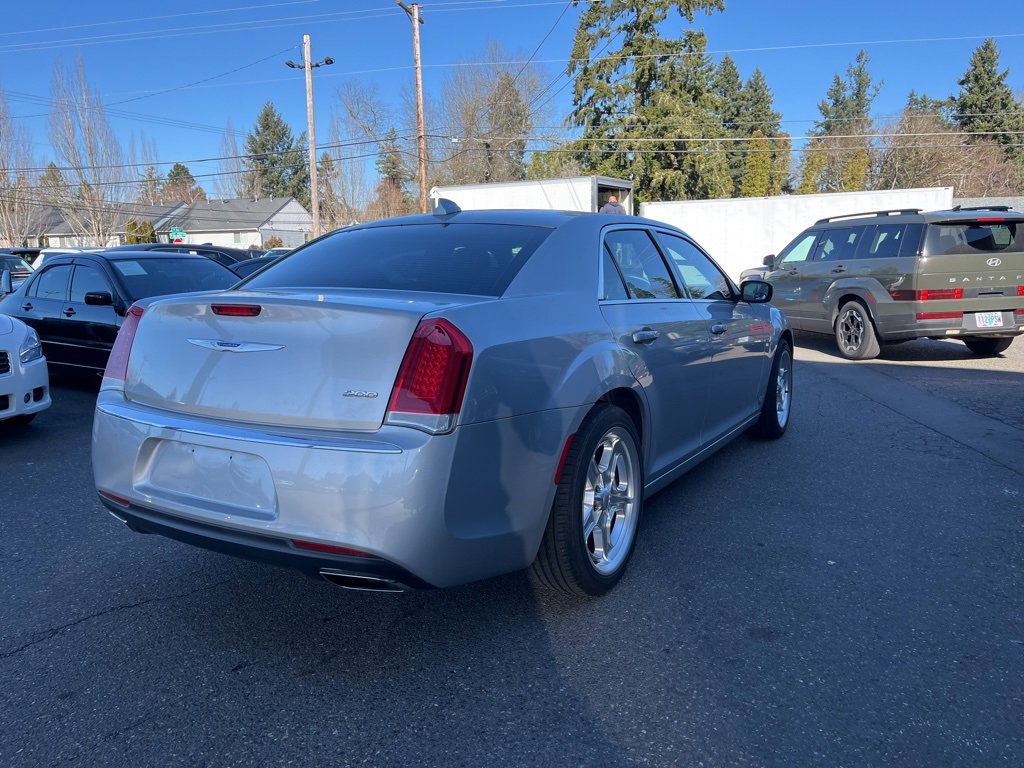 Used 2019 Chrysler 300 Touring image 6
