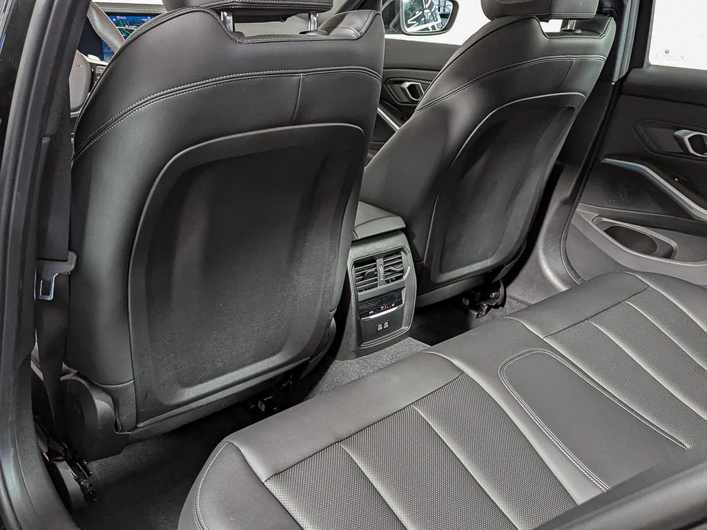 Used 2025 BMW 330i xDrive Sedan w/ M Sport Package image 39