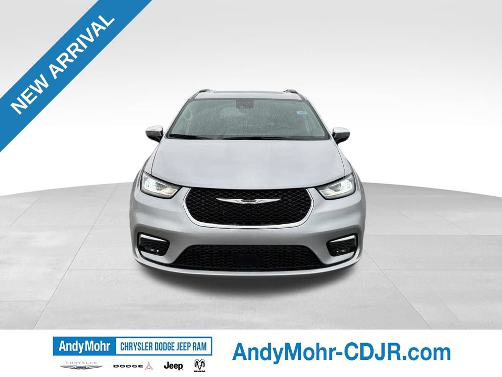 Used 2023 Chrysler Pacifica Limited FWD image 2