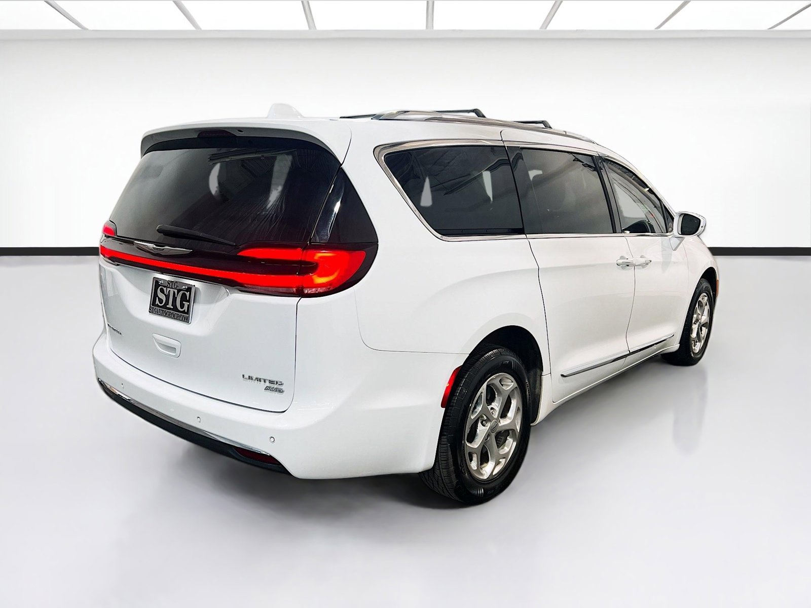 Used 2021 Chrysler Pacifica Limited AWD/4WD image 4