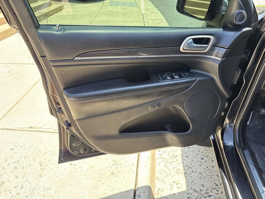 Used 2017 Jeep Grand Cherokee Overland AWD/4WD image 29