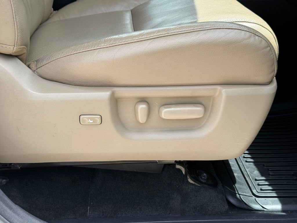 Used 2018 Toyota Sequoia Platinum RWD image 30