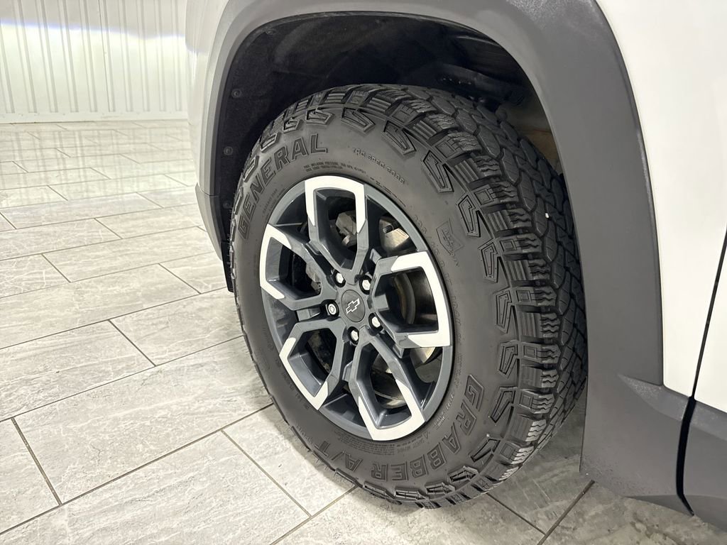 Used 2025 Chevrolet Equinox ACTIV image 34